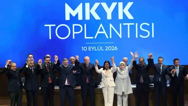 İzmir Foça Belediye Başkanı Saniye Bora Fıçı, AK Parti'ye katıldı.