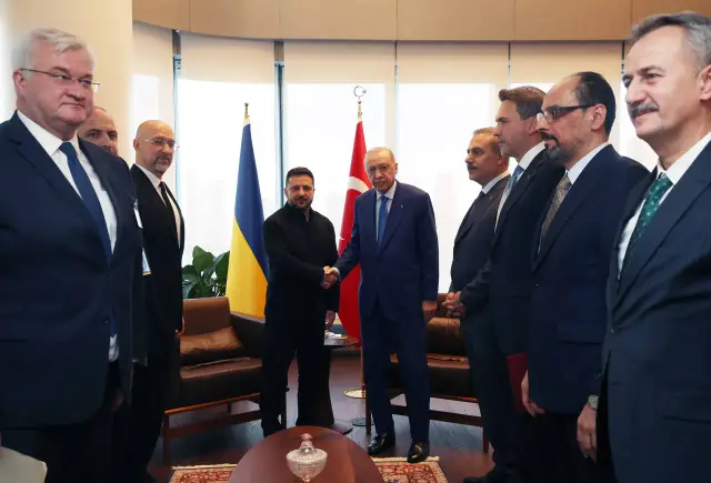 أردوغان يطرح أمن البحر الأسود في لقائه زيلينسكي