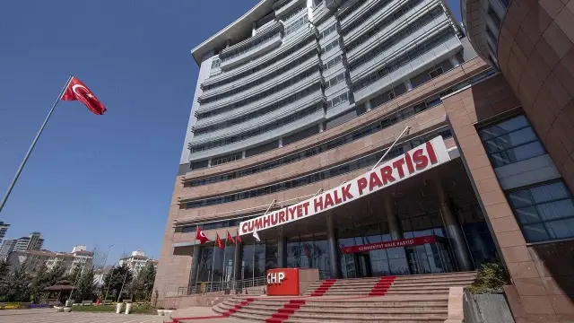 3 CHP members referred to discipline for backing AK Party candidate in Adalar