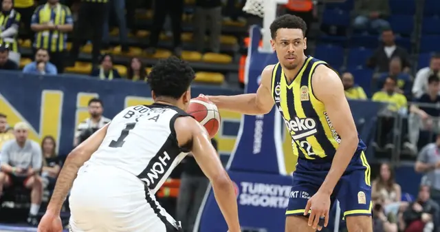 Fenerbahçe Tarfin kupayı kazandı, MVP Shavon Shields