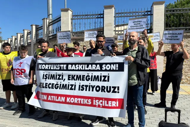 Dismissed Korteks workers stage protest outside Bursa factory