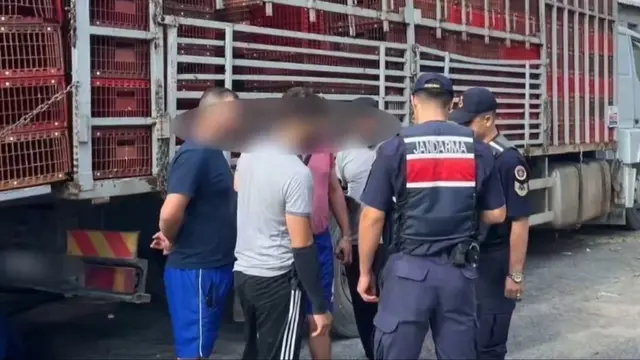81 ilde kaçak göçmen operasyonu: 19 organizatör, 230 düzensiz göçmen yakalandı