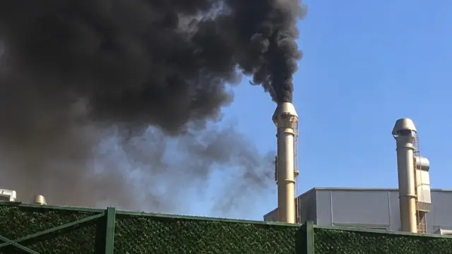 Dilovası'nda fabrikadan yükselen siyah duman gündem oldu - Dünya Gazetesi