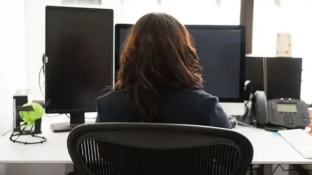 تغيير اللائحة: يمكن الجمع بين العمل في مكان العمل والعمل عن بُعد
