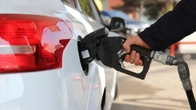 Diesel gets 2 lira 55 kuruş hike at midnight
