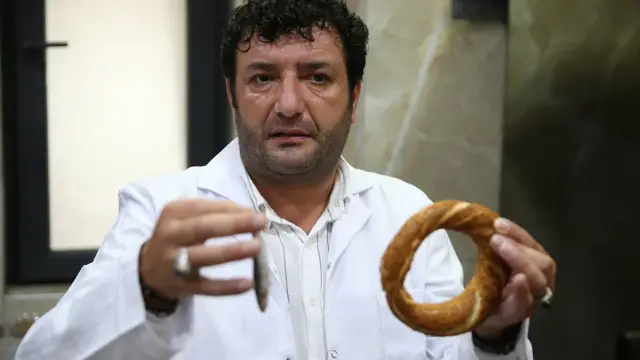 Karadenizli fırıncı hamsili simit yaptı: 'Balık ekmek olur da hamsili simit neden olmasın?'