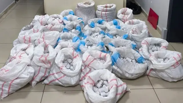 Hastane otoparkındaki panelvandan 256 bin sentetik ecza hapı çıktı
