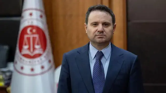 وزير العدل غورلك: تجميد أصول 46 كيانا في تحقيق الصناديق