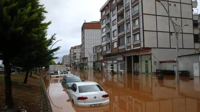 Damage assessment ongoing in İyidere and Pazar following flood in Rize