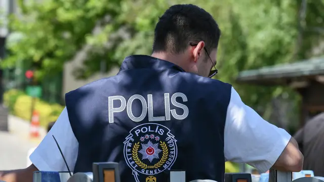 Montaj fotoğraf şüphelisi nüfuz ticareti suçlamasıyla tutuklandı
